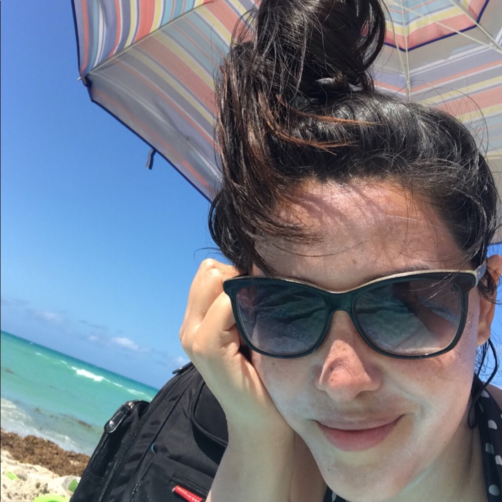 Meet your Posher, Carolina